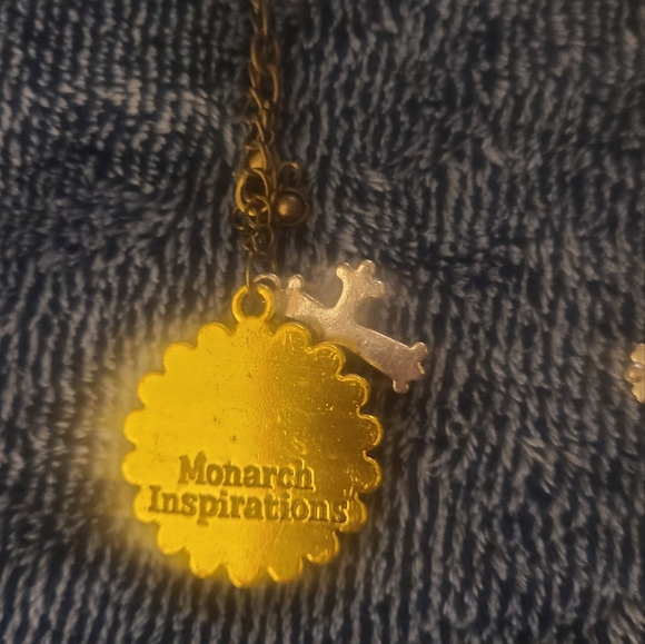 Costume Cross Necklaces - Picture 6 of 7